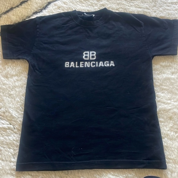 Authentic Balenciaga T-shirt - Picture 1 of 4